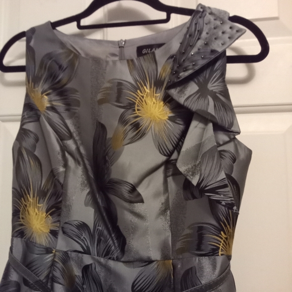 Gray Floral Patterned Dress - Picture 2 of 3